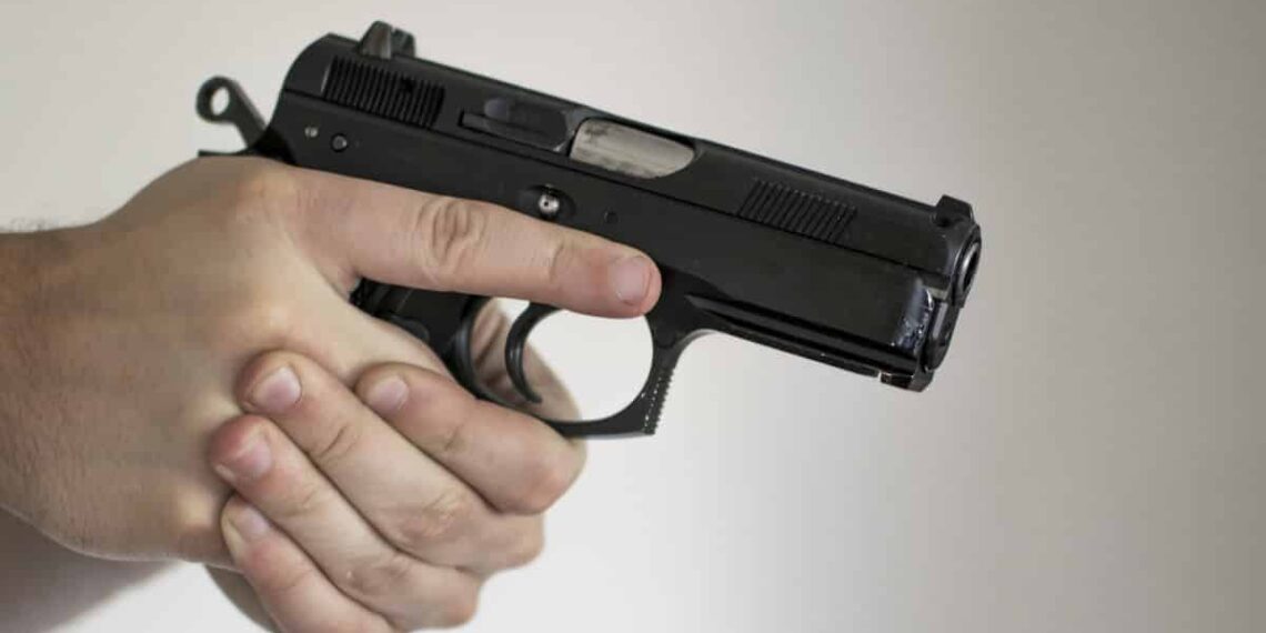Texas: Civilian With CCW Stops Armed Robber