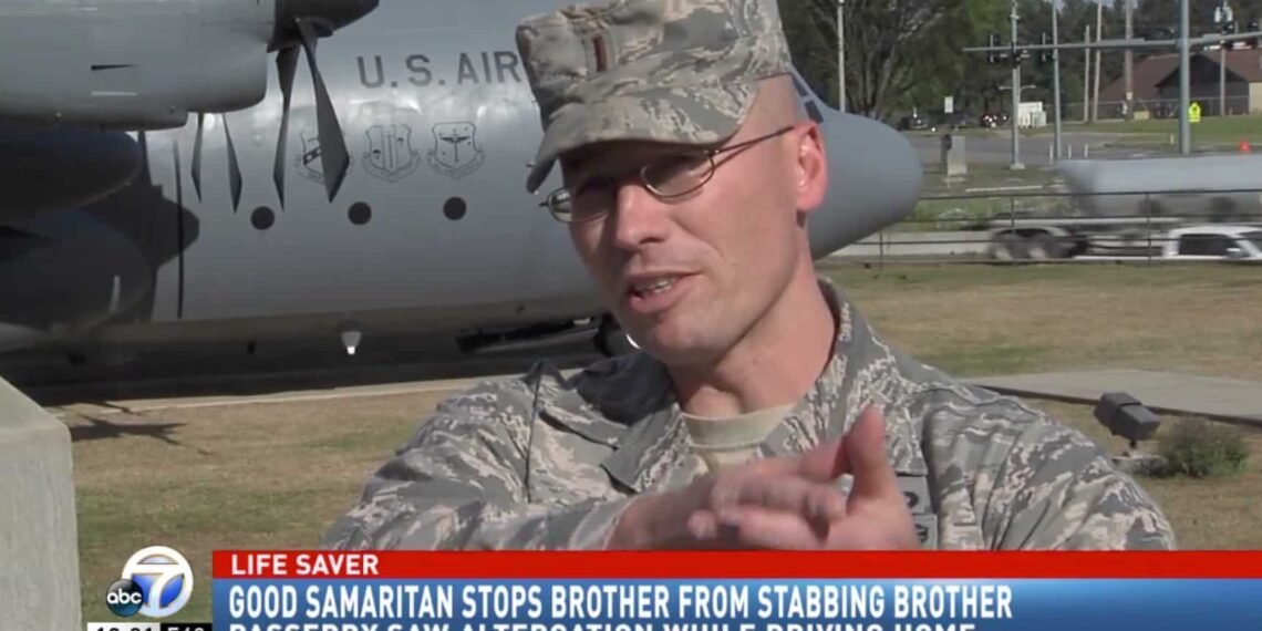 Active Duty Lieutenant with Concealed Carry Permit Holds Stabbing Suspect at Gunpoint