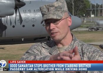 Active Duty Lieutenant with Concealed Carry Permit Holds Stabbing Suspect at Gunpoint