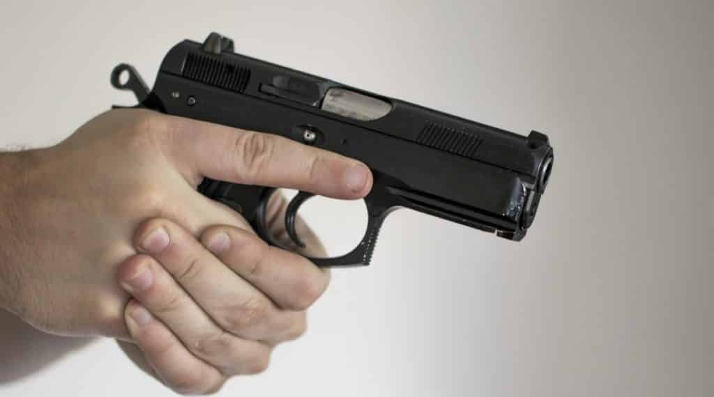 Should You Hold Someone At Gunpoint Until Police Arrive?