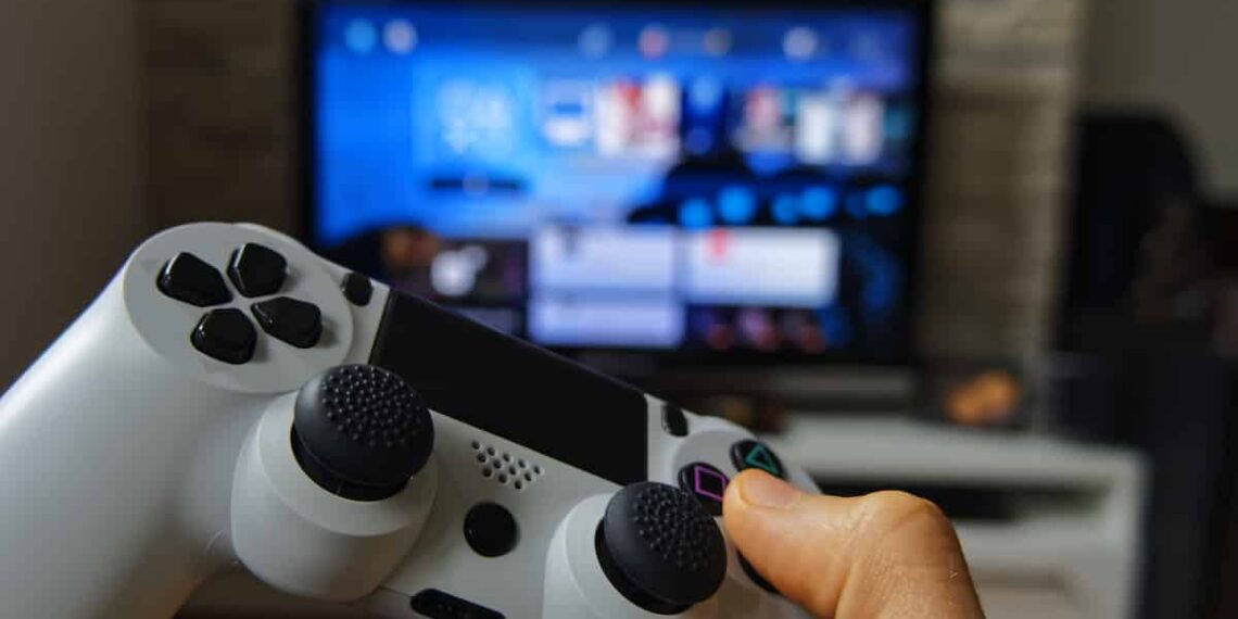 Concealed Carrier Defends Himself While Trying to Purchase a Playstation