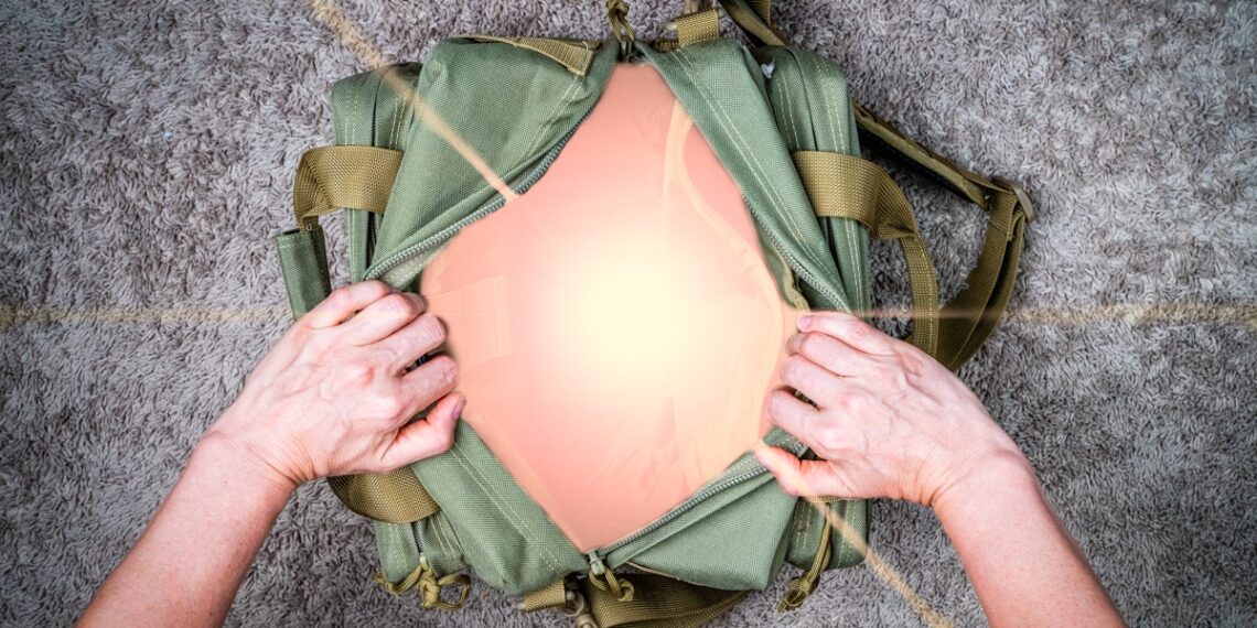 What's In Your Emergency Bag? 16 Things That Need To Be Thereā¦