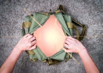 What's In Your Emergency Bag? 16 Things That Need To Be There…