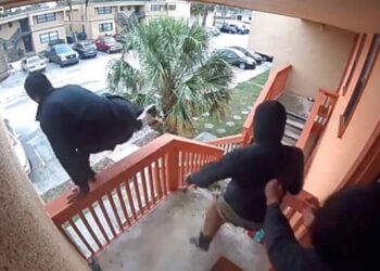[VIDEO] Florida Homeowner Fires On Three Armed Robbers After They Break Into His House