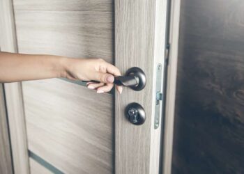 Naked Texas Man Enters Woman's Apartment, Get's Shot in 'Lower Extremities'