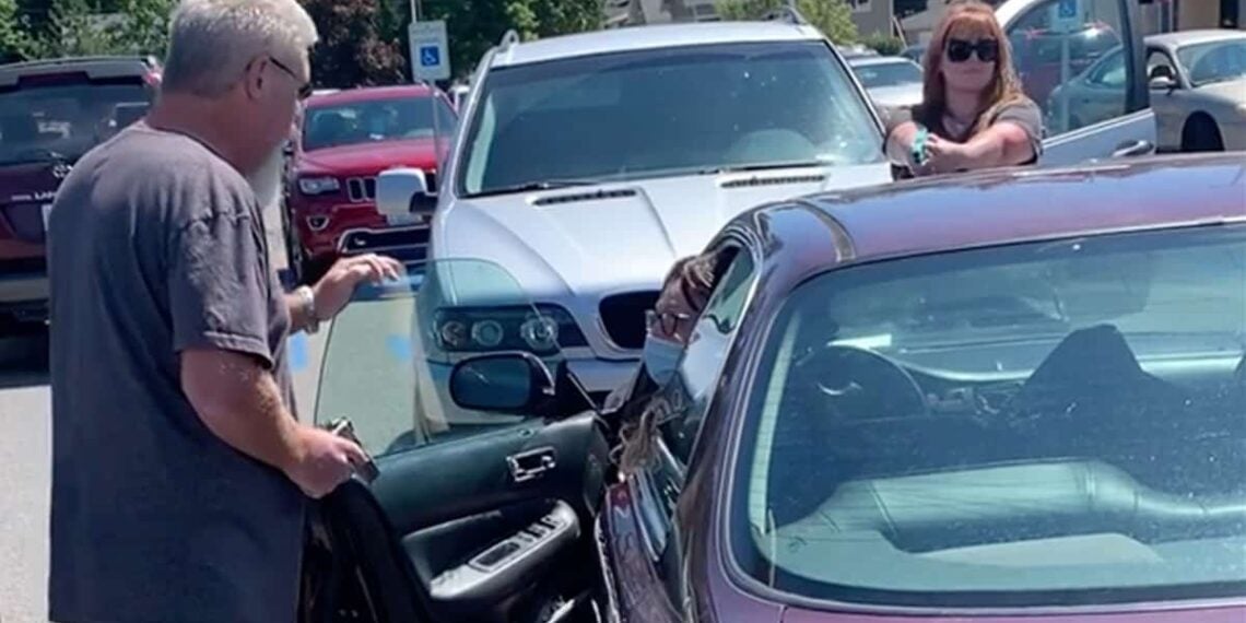 [VIDEO] Shoplifter Held At Gunpoint by Two Armed Citizens, Don't Do This!