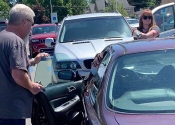 [VIDEO] Shoplifter Held At Gunpoint by Two Armed Citizens, Don't Do This!