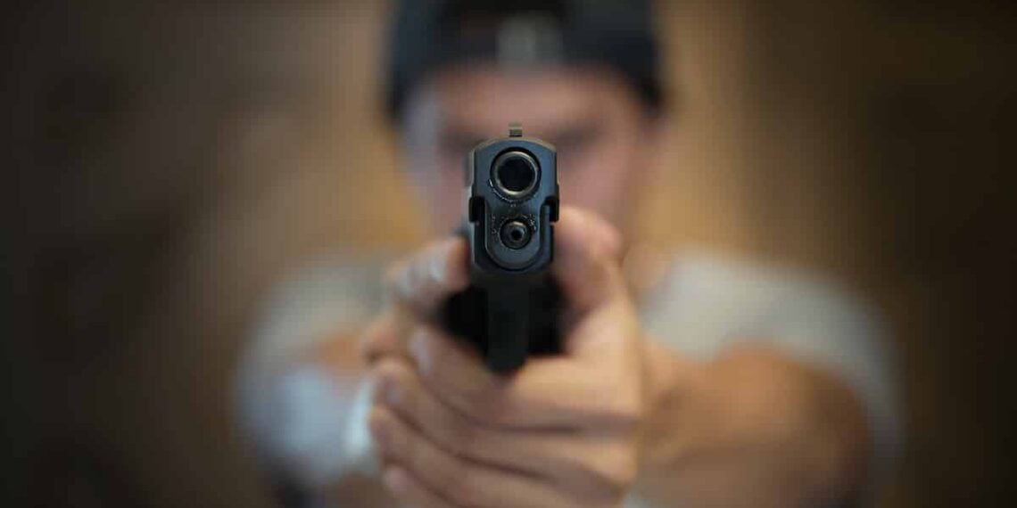 Store Clerk Nearly Shot During Robbery, Returns Fire Killing Suspect