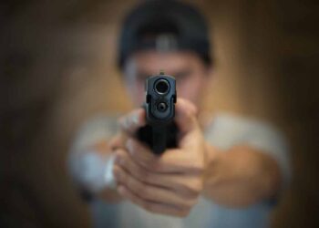 Store Clerk Nearly Shot During Robbery, Returns Fire Killing Suspect