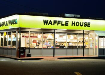 Concealed Carrier Confronts Armed Robbers At A Waffle House