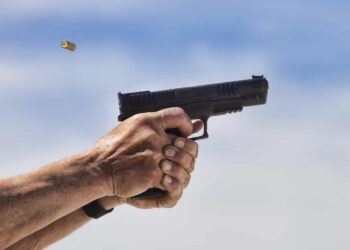 Armed Citizen Steps In and Shoots Robber That Had a Woman at Gunpoint