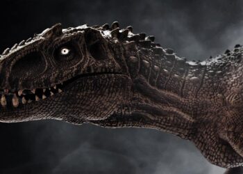 Florida Mother Shoots Man Who Broke Into Her Home Because “Dinosaurs Were Chasing Him”