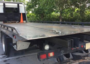 Robber Calls 911 After He Steals Tow Truck and Owner Holds Him at Gunpoint