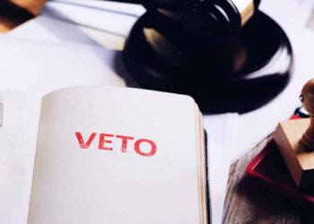 Kansas Gov. Vetoes Legislation Allowing 18-Year-Olds to Concealed Carry