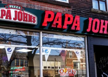 Concealed Carrier Stops 2 Armed Robbers at Papa John's; Killing One