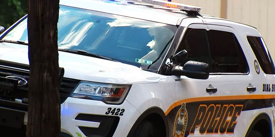 Ex-boyfriend Gets Shot in Leg Trying to Break Into Apartment