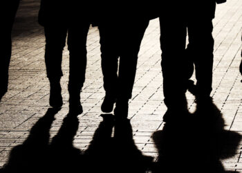 Armed Woman Defends Herself Against Five Male Robbers