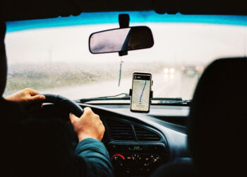 5 Tips for Using Ride Sharing Services and Taxis Safely