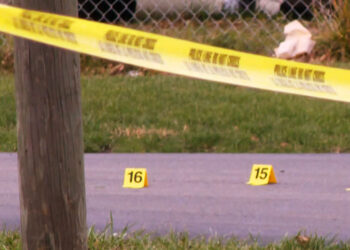 Pawn Shop Employee Get Into Gunfight with Robbers, Hits One That is 14-Years-Old