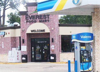 Store Clerk Shoots Man That Attacked Her with a Knife
