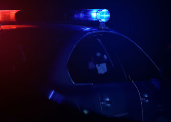 Victim Wounded, 1 Suspect Dead After Shootout in an Attempted Burglary