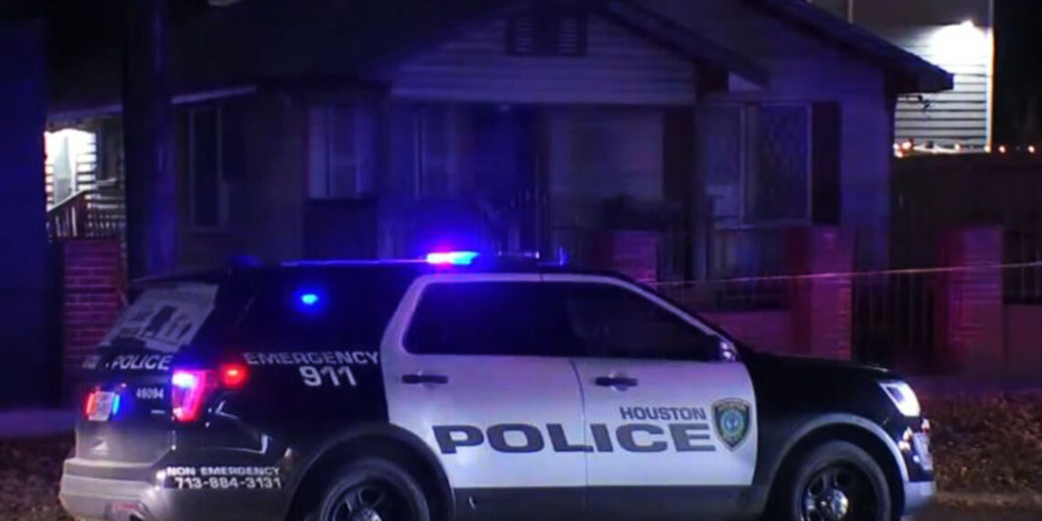Burglary Suspect w/ Knife Fatally Shot By Homeowner After Trying to Stab Him