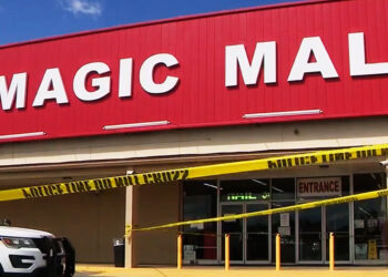 Jewelry Store 'Smash and Grab' Ends with 2 of 4 Suspects Shot Dead