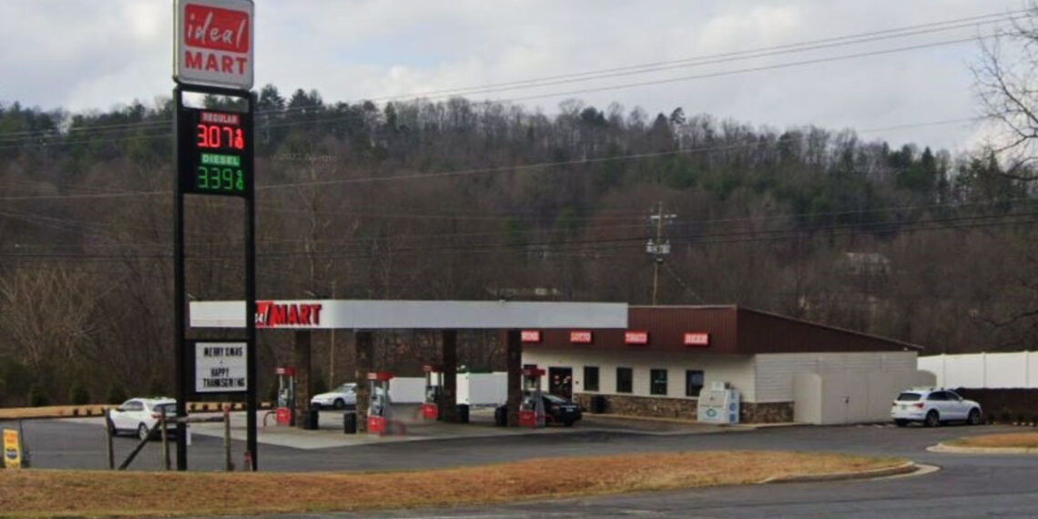 Three Armed Citizens Subdue Convenience Store Robber