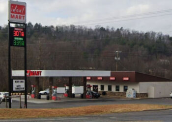 Three Armed Citizens Subdue Convenience Store Robber