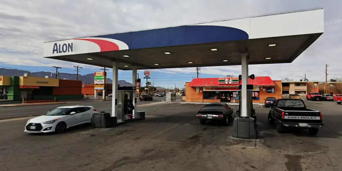 Robber Flashes Gun in Waistband to Clerk... Clerk Shoots Robber
