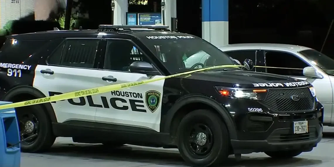 Three Out of Four Robbers Shot by Concealed Carrier at Houston Convenience Store