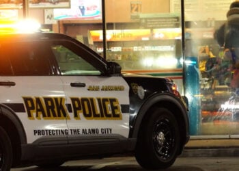 7-Eleven Clerk Turns Tables on Armed Robber