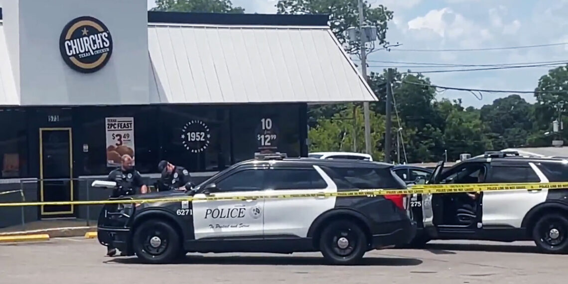 Man w/ Knife Attacks Ex at Traffic Light, Armed Friend Shoots Him in the Face