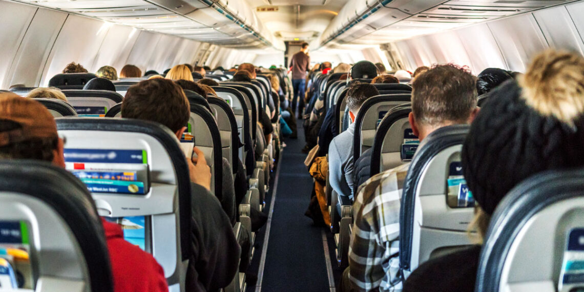 8 Passengers Subdue Man Who Put Flight Attendant into Chokehold