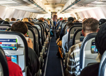 8 Passengers Subdue Man Who Put Flight Attendant into Chokehold
