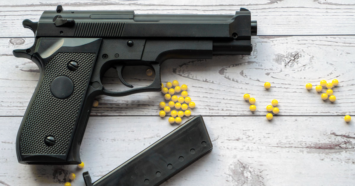 Kid With a Pellet Gun Picks Wrong Victim, Flees After She Draws Real