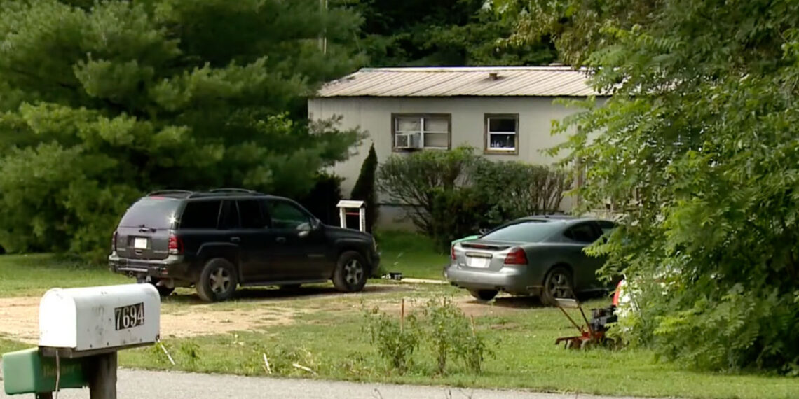 Wife Fatally Shoots Man Who Was Holding a Gun to Her Husband's Head