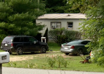 Wife Fatally Shoots Man Who Was Holding a Gun to Her Husband's Head