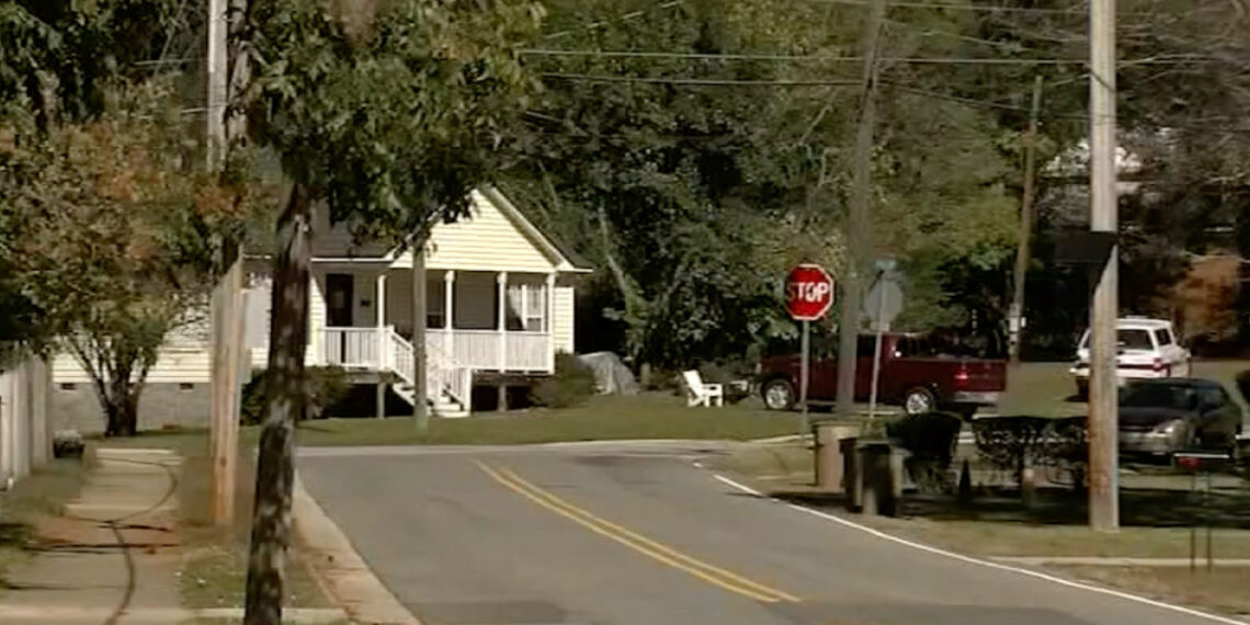 Intruder Shot And Killed After Not Listening To Homeowner's Warnings