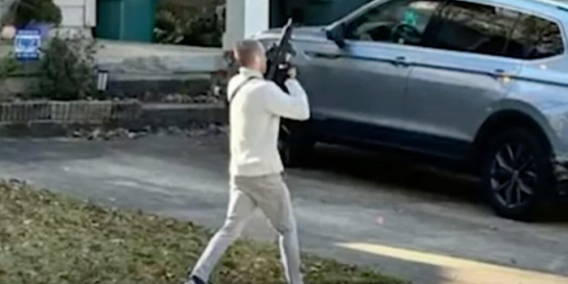 Tenn. Man Carrying Rifle Home From Work Scares Neighbors, Gets Fired from Bakery