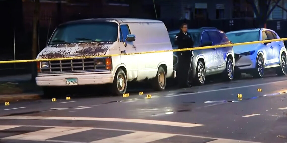 CCL Holder and Attempted Robber Get Into Shootout in Chicago's North Side