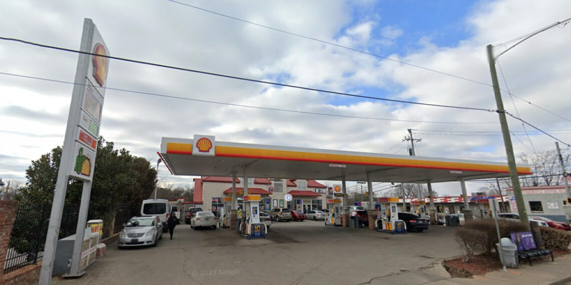Customer Shoots Beer Thief in the Arm While Trying to Pistol Whip His Accomplice