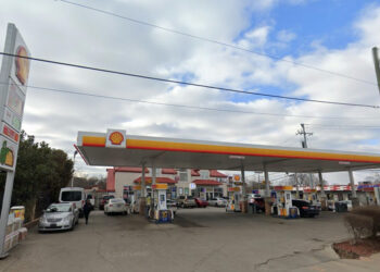 Customer Shoots Beer Thief in the Arm While Trying to Pistol Whip His Accomplice