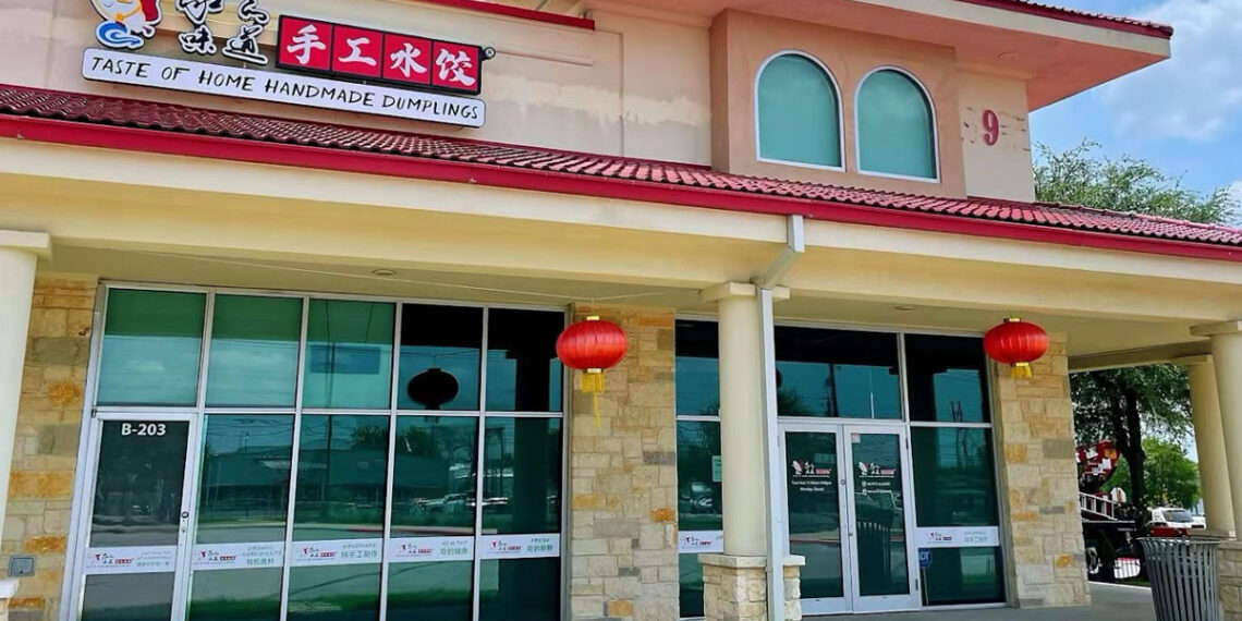 Armed Austin Man Fatally Shoots Knife-Wielding Attacker in Self-Defense Outside Restaurant