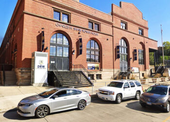Chicago Garbage Collector Shoots Two Robbers Outside Chicago School, Killing One