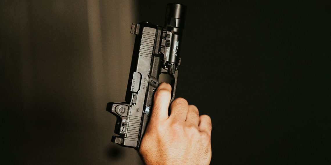 Homeowner Fires Warning Shot at Car Burglary Suspects, Prompting Return Gunfire