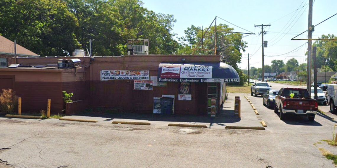Robbery Suspect and Armed Victim Both Shot After Struggle Over Gun in Missouri Market