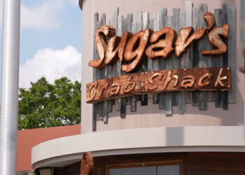 Masked Gunman Killed by Employee During Attempted Robbery at Sugar’s Crab Shack