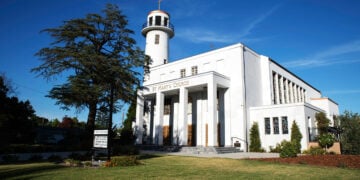 Vigilant Parent Observer Prevents Armed Man From Entering Sacramento School Mass