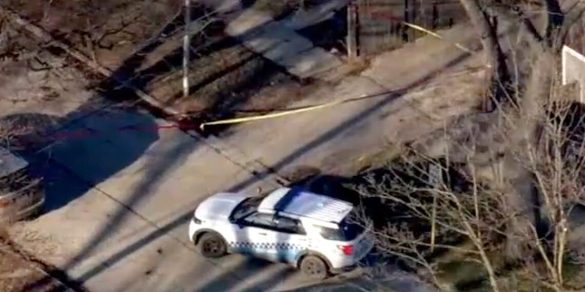 Police: Armed 27-Year-Old Shoots 16-Year-Old During Robbery Attempt in chicago